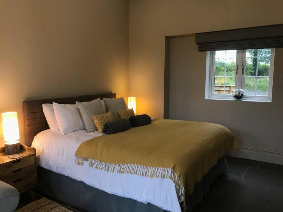 Luxury Barn Conversion At Rudding ハロゲート エクステリア 写真