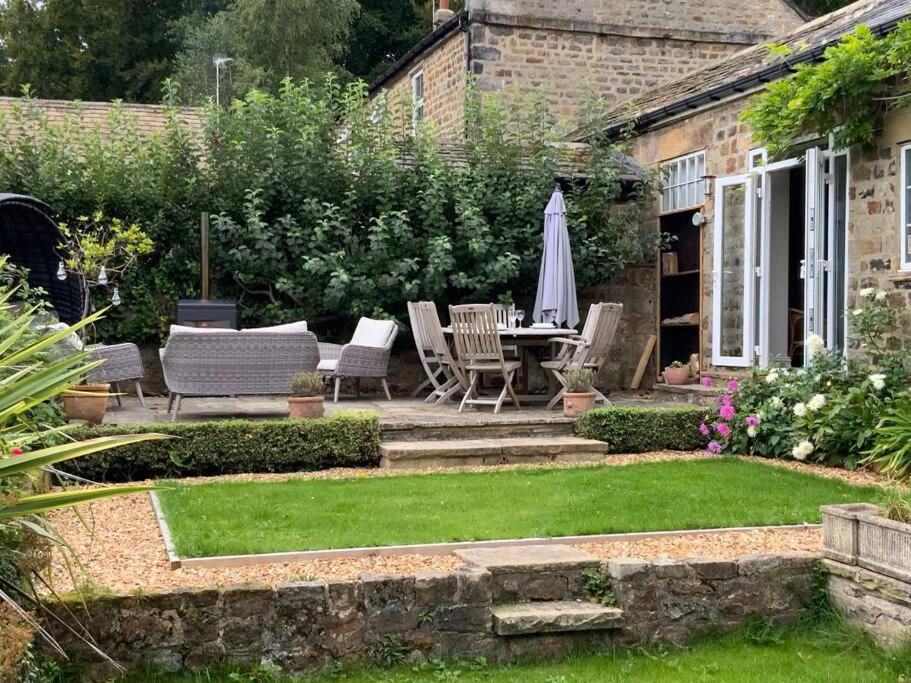 Luxury Barn Conversion At Rudding ハロゲート エクステリア 写真