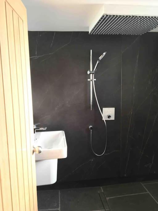 Luxury Barn Conversion At Rudding ハロゲート エクステリア 写真