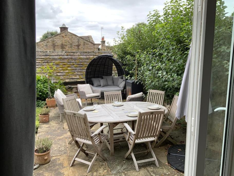 Luxury Barn Conversion At Rudding ハロゲート エクステリア 写真