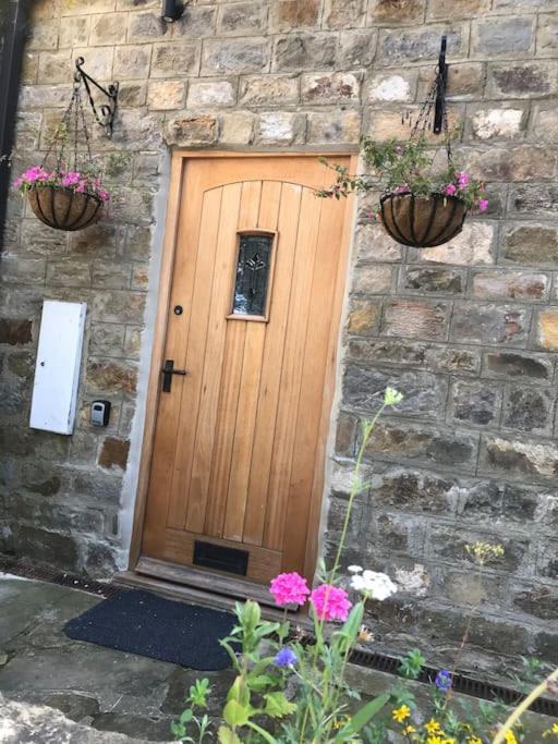 Luxury Barn Conversion At Rudding ハロゲート エクステリア 写真