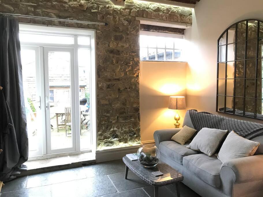 Luxury Barn Conversion At Rudding ハロゲート エクステリア 写真