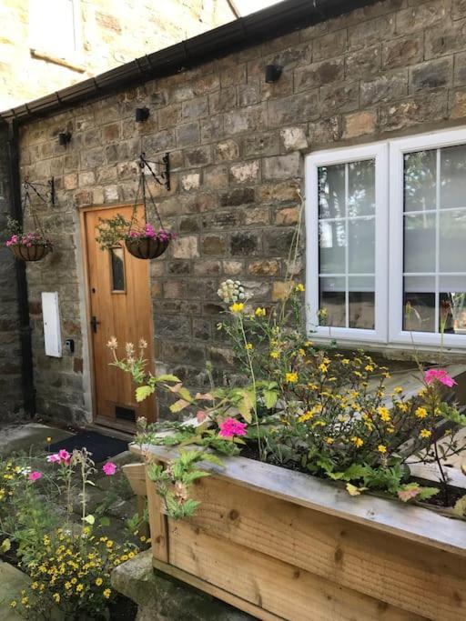 Luxury Barn Conversion At Rudding ハロゲート エクステリア 写真